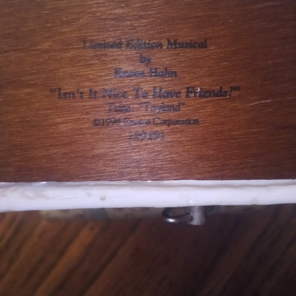 Karen Hahn vintage musical box number 129 291 "isn't it nice to be friends." - Picture 2 of 2